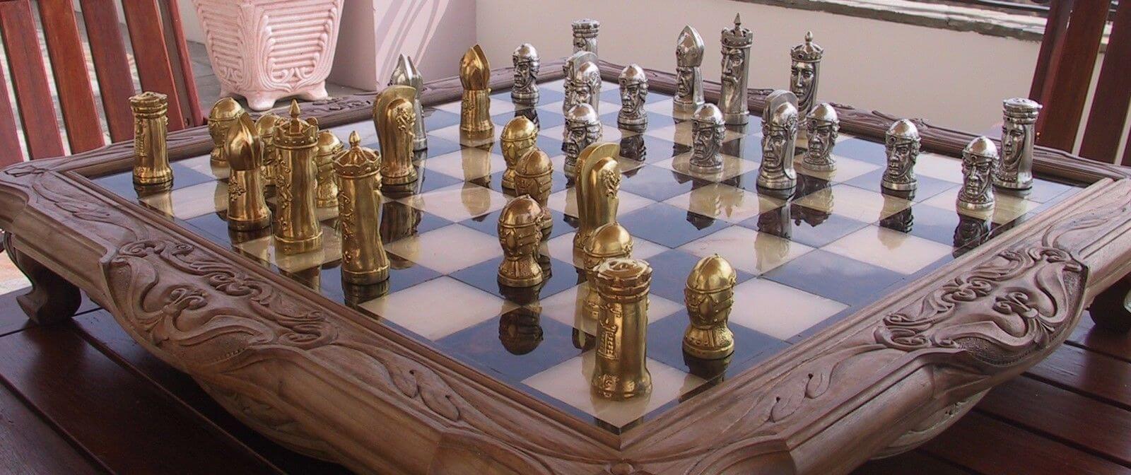 gold and silver heads chess set