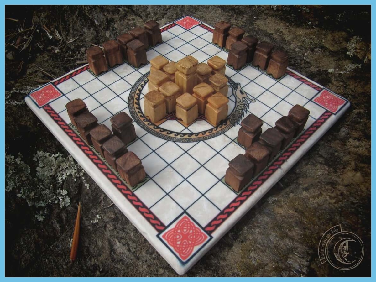 Hnefatafl Chess Set - Wood Carved