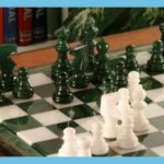 Green &Amp; White Alabaster Inlaid Chess Set
