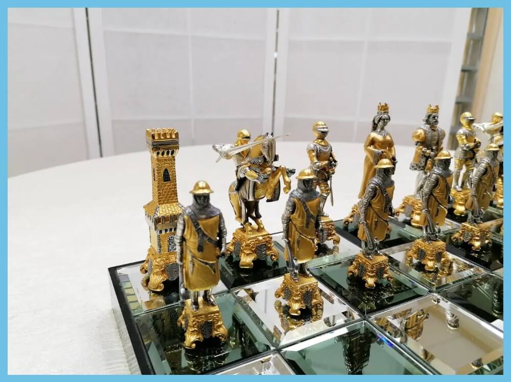 Italian Sculptural Frasier Chess Set 9
