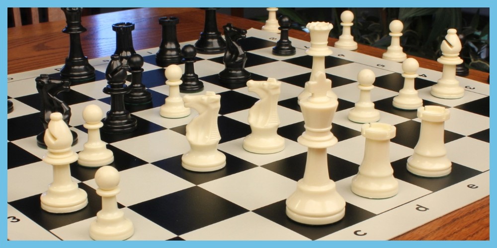 Small Black and White Chess Set 1