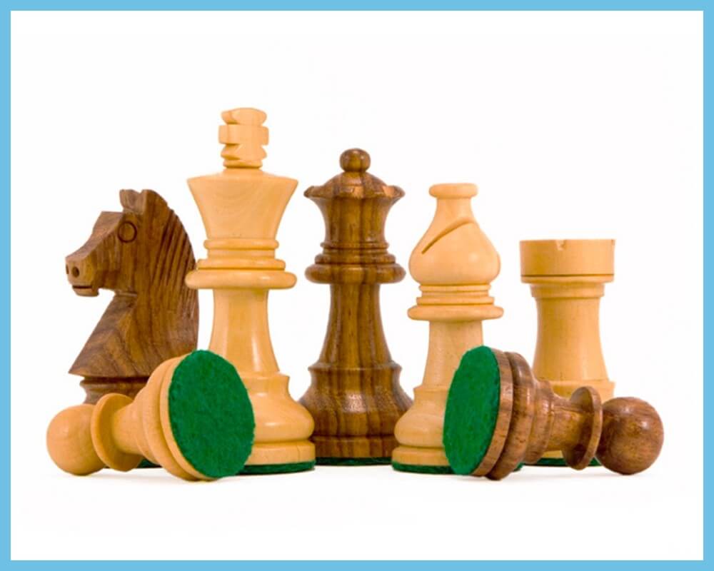 Small Chess Pieces Wooden 2