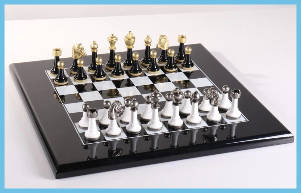 Traditional Black and White Chess Set