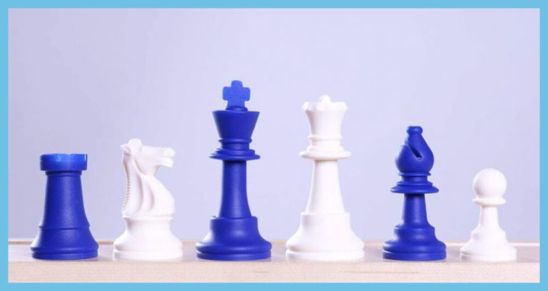 Silicone Royal Blue And White Chess Set